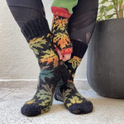 Maple leaf socks - nedladdningsbart mönster